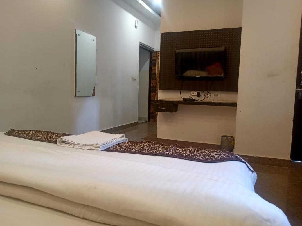 Hotel Rajshree Tanakpur Exteriér fotografie