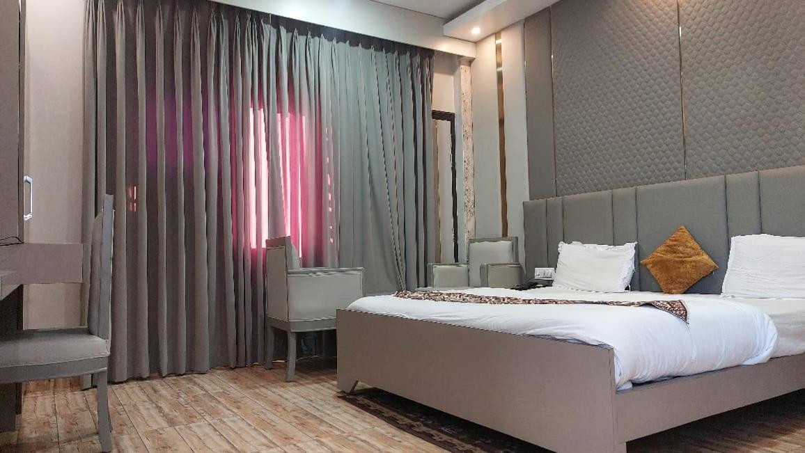 Hotel Rajshree Tanakpur Exteriér fotografie