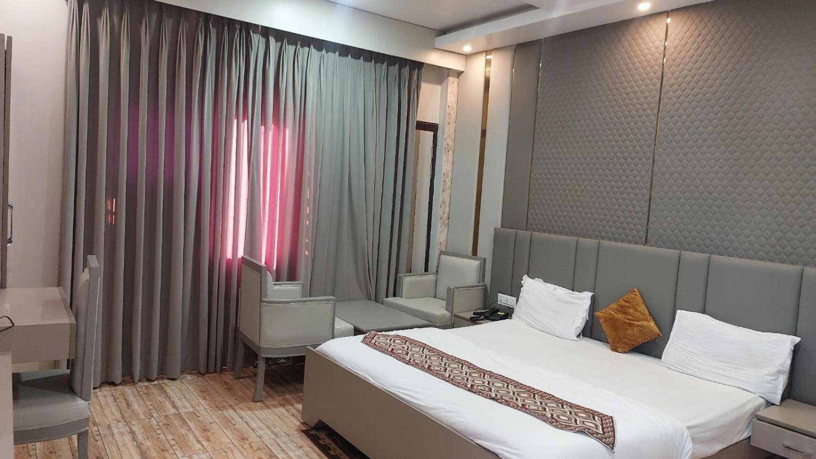 Hotel Rajshree Tanakpur Exteriér fotografie