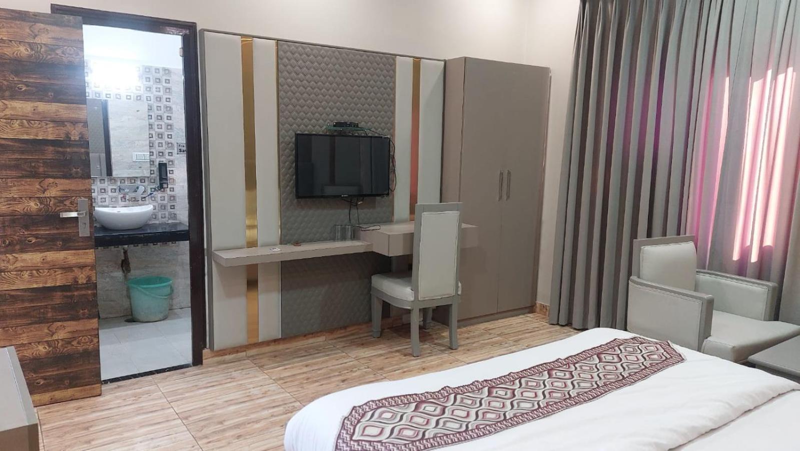Hotel Rajshree Tanakpur Exteriér fotografie